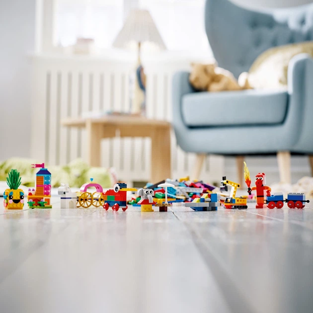 Конструктор LEGO Classic 90 років гри 1100 деталей (11021) - зображення 4