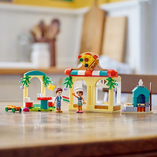 Zestaw klocków LEGO Friends Pizzeria Heartlake City 144 elementy (41705) - obraz 5