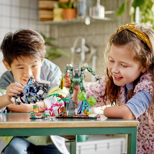 Zestaw klocków LEGO Avatar Neytiri i Thanator kontra Quaritch w kombinezonie PZM 560 elementów (75571) - obraz 3