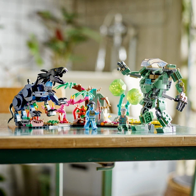 Zestaw klocków LEGO Avatar Neytiri i Thanator kontra Quaritch w kombinezonie PZM 560 elementów (75571) - obraz 4