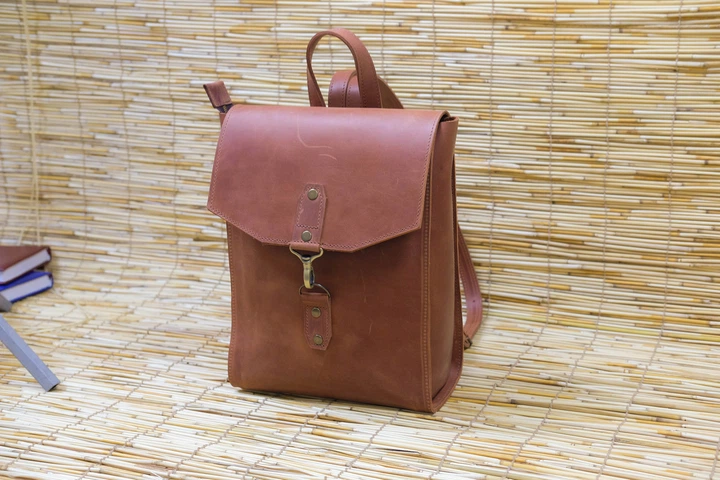 Рюкзак женский винтажная кожа Berty 78-4318 Коньяк - Фото 3 Рюкзак женский винтажная кожа Berty 78-4318 Коньяк - изображение 3