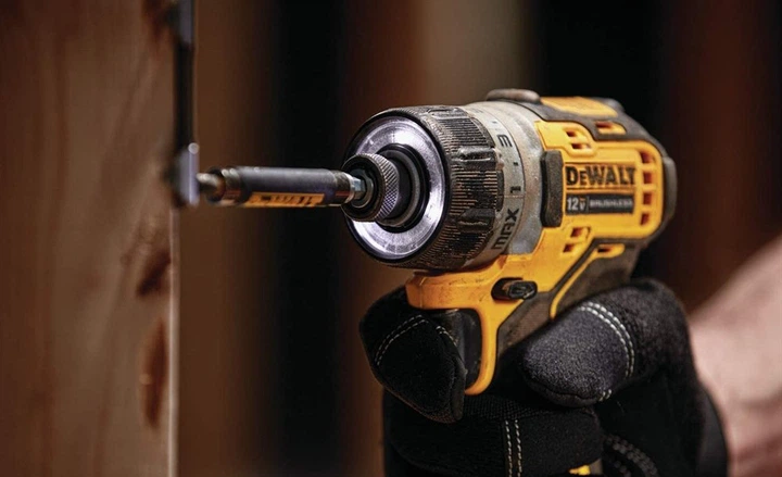 Дриль-шурупокрут DeWalt DCD703NT - Фото 4 Дриль-шурупокрут DeWalt DCD703NT - зображення 4
