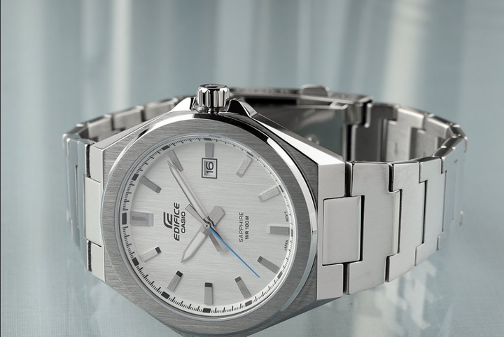 Наручные часы Casio EFB-108D-7AVUEF Серебристый\белый экран минималистические - Фото 2 Наручные часы Casio EFB-108D-7AVUEF Серебристый\белый экран минималистические - изображение 2
