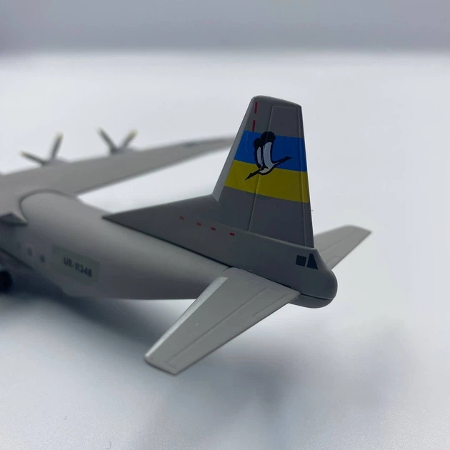 Модель літака: Антонов Ан-12 Busol Airline UR-11348 - зображення 6