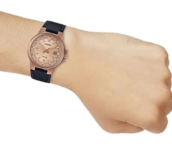 Чоловічий годинник Casio MTP-E173RL-5AVEF виконаний у рожевому золоті. - зображення 3