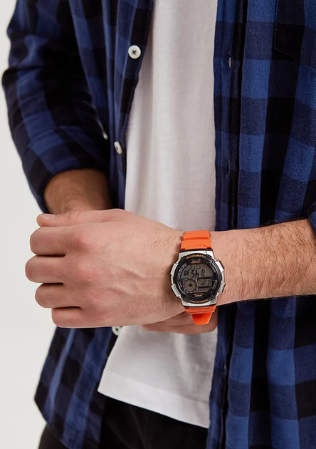 Часы Casio AE-1000W-4B с серым циферблатом и оранжевым ремешком. - изображение 6
