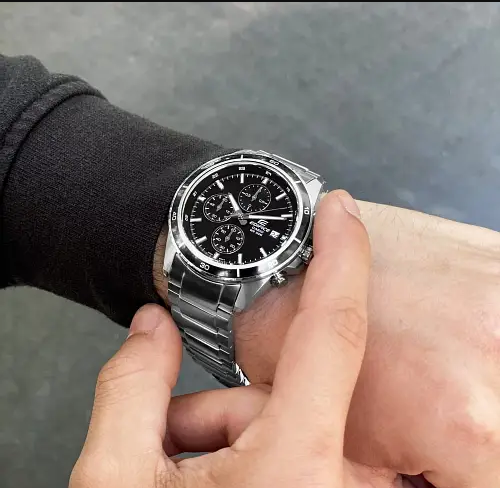 Наручные часы Casio Edifice EFR-526D-1AVUEF точные - изображение 7