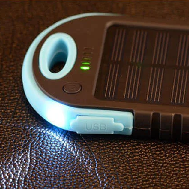 Повербанк на сонячній батареї Solar Charger 10000 mAh Power Bank вологозахищений з LED ліхтариком Блакитний - Фото 7 Повербанк на сонячній батареї Solar Charger 10000 mAh Power Bank вологозахищений з LED ліхтариком Блакитний - зображення 7