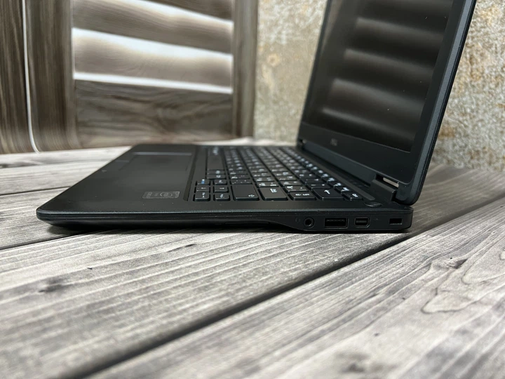 Ноутбук Dell Latitude E7250/12,5'' /i5-5300u/Intel HD Graphics 5500/ОЗУ 8 Gb/SSD 128 samsung/WIN 10 - изображение 2