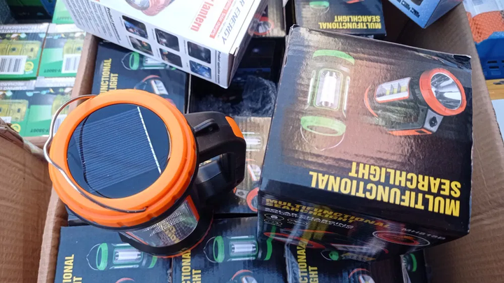 Ліхтар лампа прожектор з функцією Power Bank підсвічування LED із сонячною батареєю для риболовлі кемпінгу (473564-Prob) - Фото 5 Ліхтар лампа прожектор з функцією Power Bank підсвічування LED із сонячною батареєю для риболовлі кемпінгу (473564-Prob) - зображення 5