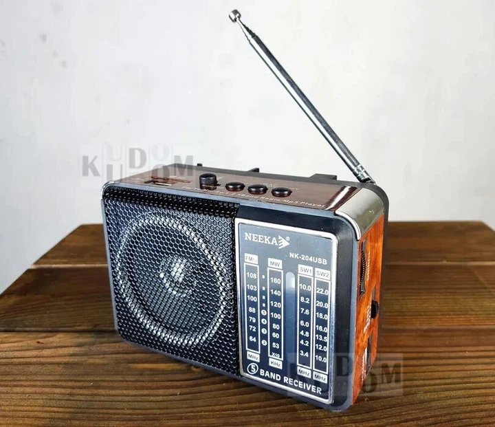 Портативный FM радиоприемник NEEKA NK 204 USB ФМ радио проигрыватель на аккумуляторе та батарейках, Коричневый - изображение 8