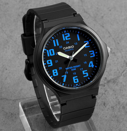 Наручний міцний годинник Casio MW-240-2B Чорний\Синій - зображення 2
