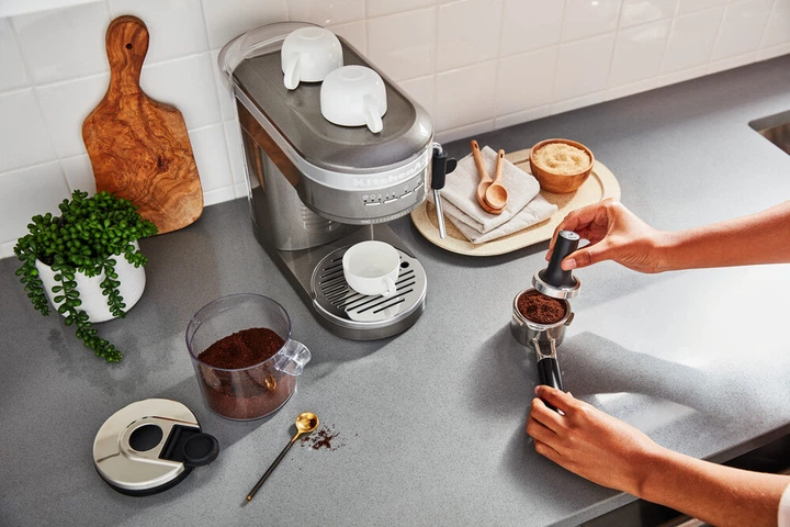 Кавоварка рожкова KitchenAid Artisan 5KES6503EMS - Фото 18 Кавоварка рожкова KitchenAid Artisan 5KES6503EMS - зображення 18