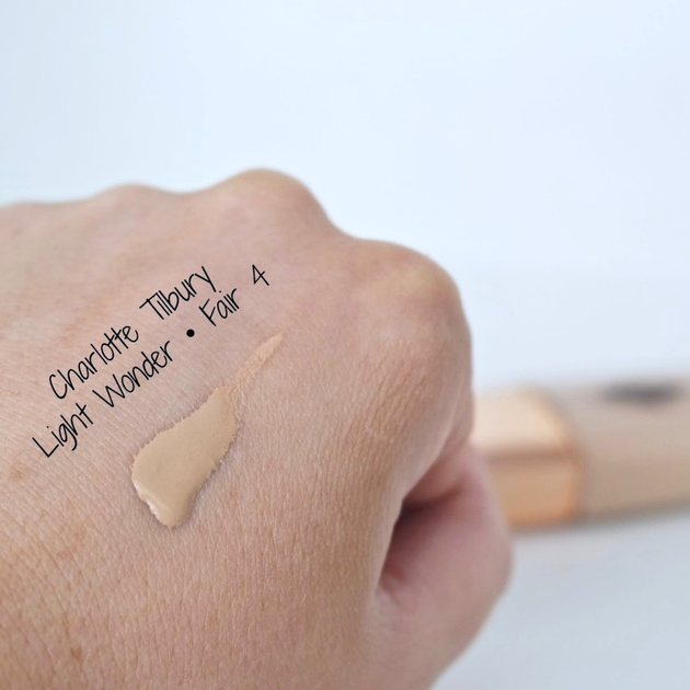 Тональная основа Charlotte Tilbury Light Wonder Foundation 4 Fair 40 мл - изображение 3