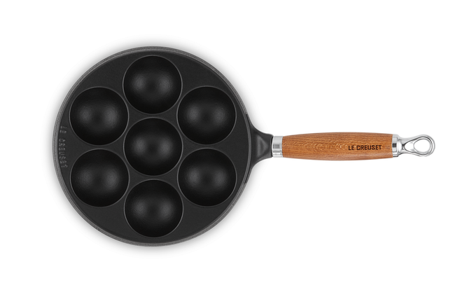 Сковорідка на 7 секцій Le Creuset Tradition 20 см Satin Black (20166200000460) - Фото 4 Сковорідка на 7 секцій Le Creuset Tradition 20 см Satin Black (20166200000460) - зображення 4