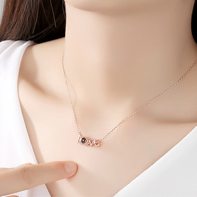 Кулон Я тебя люблю на 100 языках мира с проекцией текста Love S2 Цепочка с подвеской Gold - Фото 7 Кулон Я тебя люблю на 100 языках мира с проекцией текста Love S2 Цепочка с подвеской Gold - изображение 7