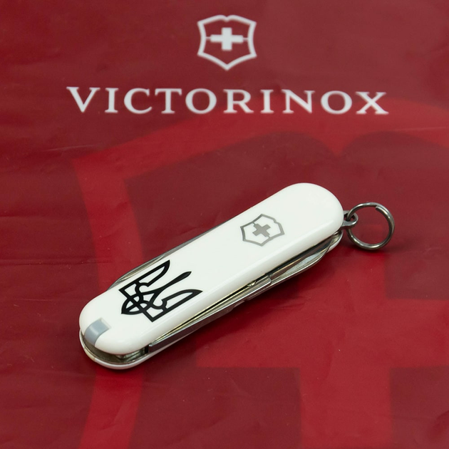 Складной нож Victorinox CLASSIC SD UKRAINE 0.6223.7_T0013r - изображение 2