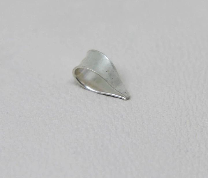 Ушко для кулона серебряное 8,1х3,6 mm 0,19 г - Фото 1 Ушко для кулона серебряное 8,1х3,6 mm 0,19 г - изображение 1