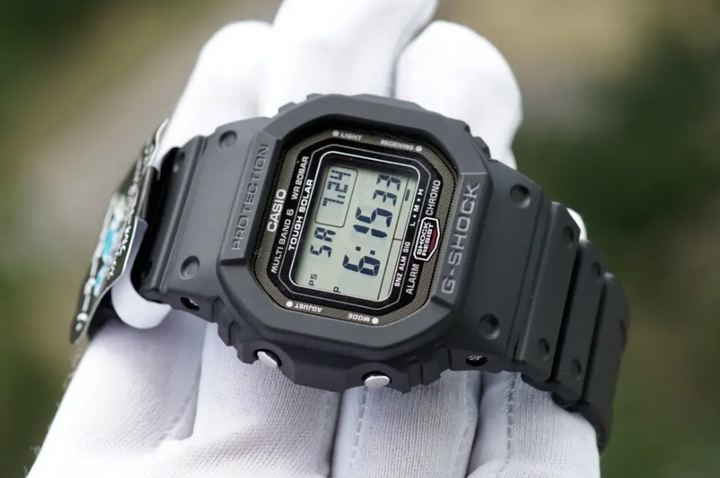 Мужские электронные наручные часы CASIO GW-5000U-1ER Черные\белый экран - изображение 4