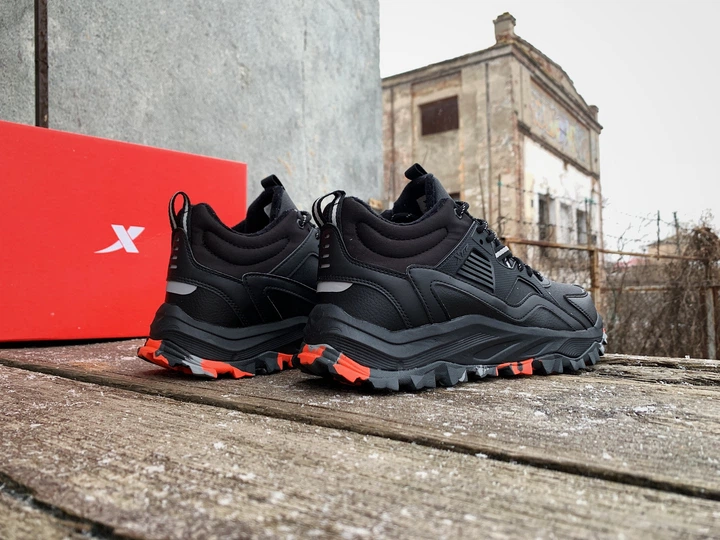 Мужские зимние кроссовки на меху Xtep Outdoor 979419370026 Black
