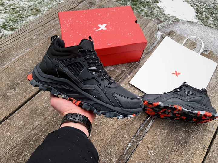 Мужские зимние кроссовки на меху Xtep Outdoor 979419370026 Black
