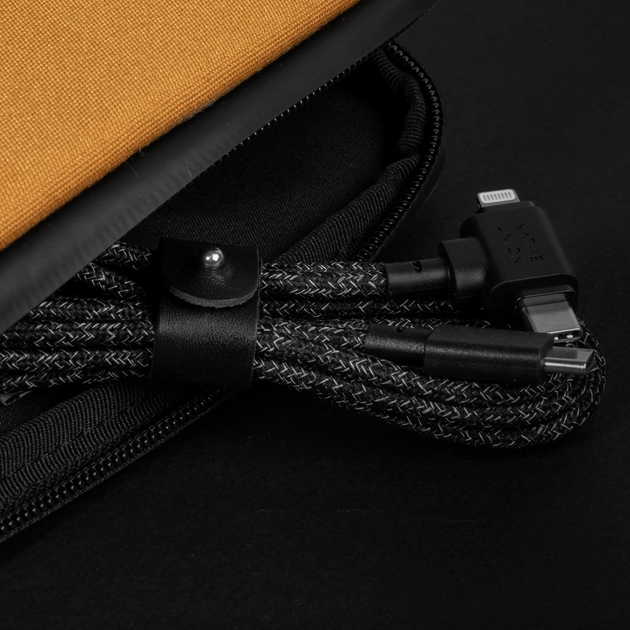 Кабель Native Union Belt Cable Universal USB-C to USB-C/Lightning 1.5 m, Cosmos Black (BELT-CCL-COS-NP) - Фото 4 Кабель Native Union Belt Cable Universal USB-C to USB-C/Lightning 1.5 m, Cosmos Black (BELT-CCL-COS-NP) - изображение 4
