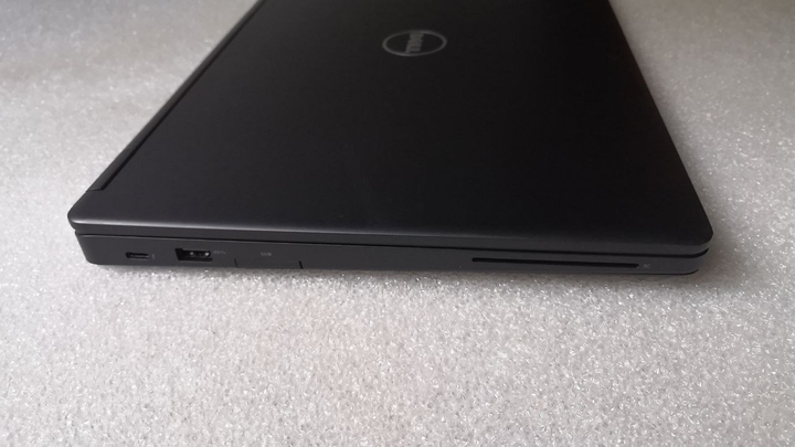 Ігровий ноутбук Dell Latitude / 14" IPS / Core i5-7200U (2(4) ядра по 2.5-3.1GHz) / 8GB DDR4 / 256GB SSD / GeForce 930MX, 2GB DDR3, 64bit / WebCam / HDMI б/в - зображення 4