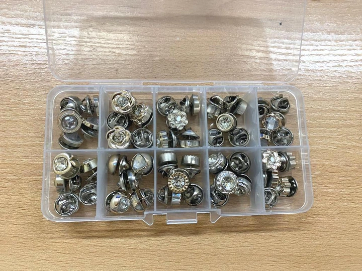 Набор брошек цвет серебро со стразами набор значков кнопок в ...