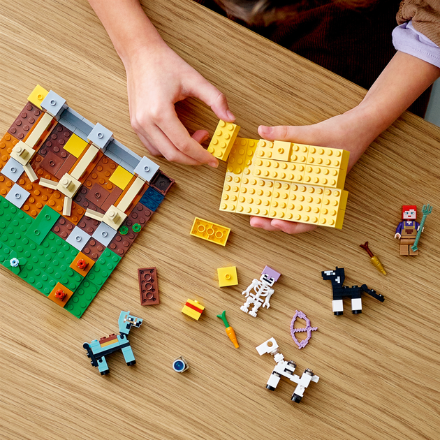 Zestaw klocków LEGO Minecraft Stajnia 241 element (21171) - obraz 4