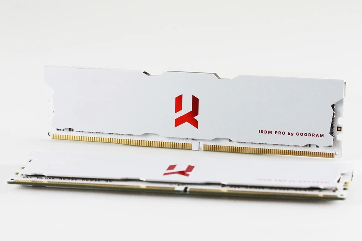 RAM Goodram DDR4-3600 16384MB PC4-28800 IRDM Pro Crimson White (IRP-C3600D4V64L18/16G) - obraz 2