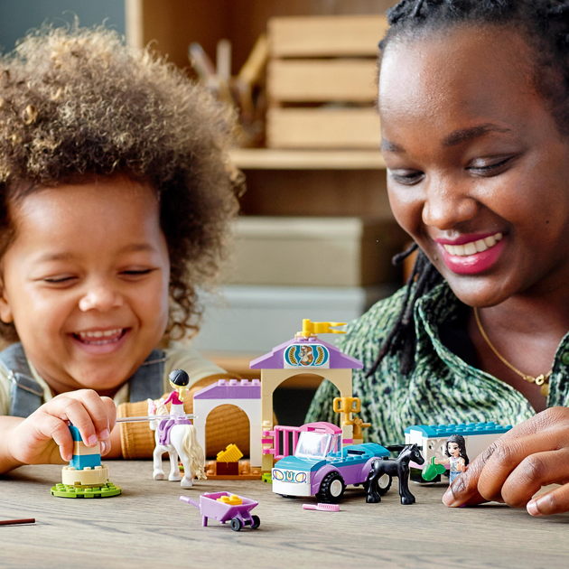 Zestaw klocków LEGO Friends Szkółka jeździecka i przyczepa dla konia 148 elementów (41441) - obraz 3