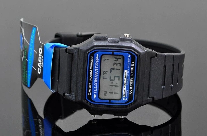 Чоловічий наручний годинник з каучуковим ремінцем Casio F-105W-1AWYEF Чорний з синім - Фото 5 Чоловічий наручний годинник з каучуковим ремінцем Casio F-105W-1AWYEF Чорний з синім - зображення 5