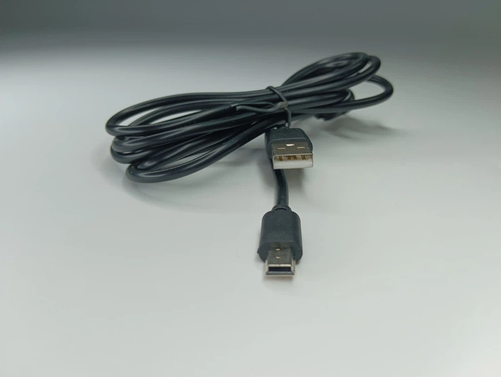 Кабель для зарядки USB - MiniUSB 1,5 метр - Фото 1 Кабель для зарядки USB - MiniUSB 1,5 метр - изображение 1