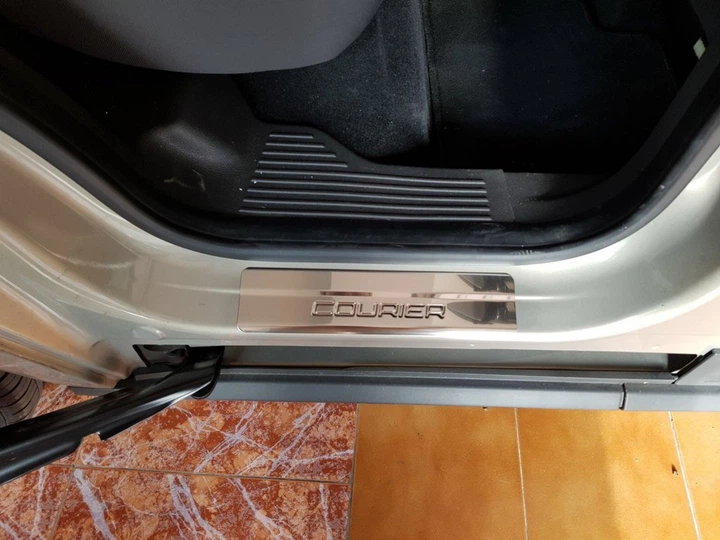 Накладки на пороги OmsaLine (4 шт, нержавейка) для Ford Courier 2014-2023 гг - изображение 7