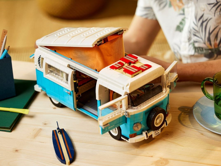Конструктор LEGO Creator Expert Фургон Volkswagen T2 2207 деталей (10279) - зображення 5