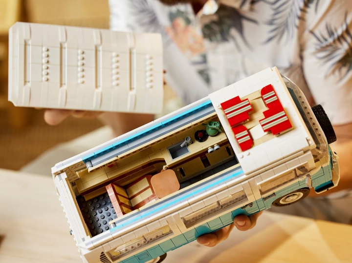 Конструктор LEGO Creator Expert Фургон Volkswagen T2 2207 деталей (10279) - зображення 7