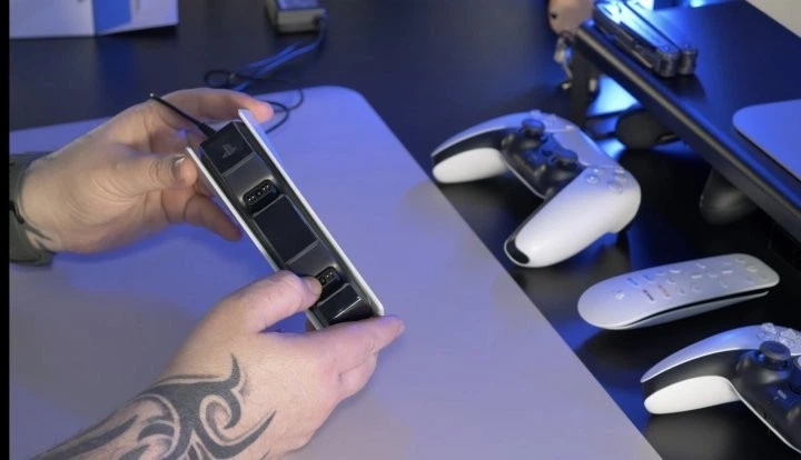 Комплект Геймпад Беспроводной Контроллер Sony PlayStation (PS5) DualSense White + Зарядная станция Держатель для Геймпада Sony DualSense Charging Station - изображение 14