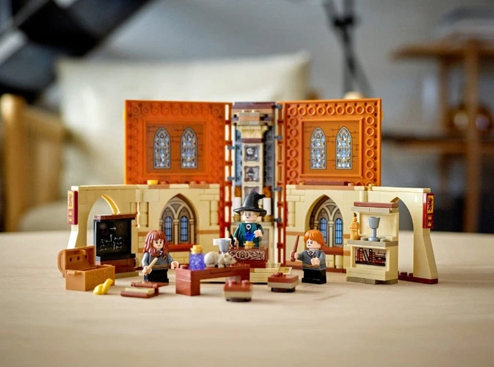 Конструктор Lego Harry Potter В Хогвартсе: урок трансфигурации 241 деталь (76382) - изображение 12