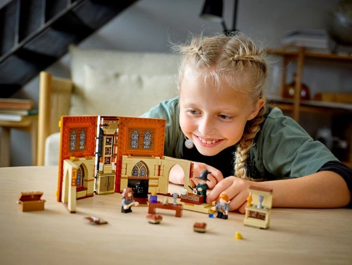 Конструктор Lego Harry Potter В Хогвартсе: урок трансфигурации 241 деталь (76382) - изображение 13