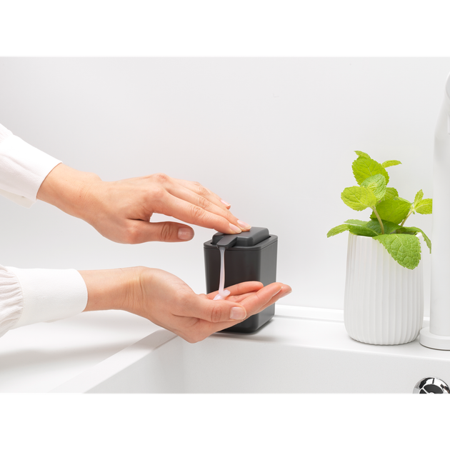 Дозатор для жидкого мыла Brabantia ReNew 11,7x5,8x9,5 см (302503) - Фото 6 Дозатор для жидкого мыла Brabantia ReNew 11,7x5,8x9,5 см (302503) - изображение 6