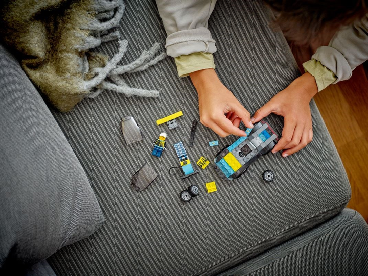 Конструктор LEGO City Електричний спортивний автомобіль 95 деталей (60383) - зображення 4