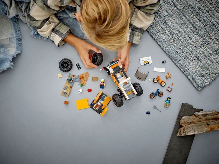 Конструктор LEGO City Пригоди на позашляховику 4x4 252 деталі (60387) - зображення 5