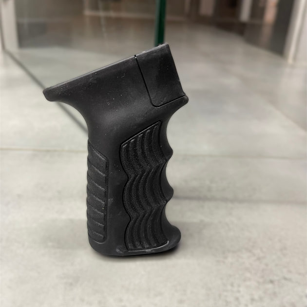 Рукоятка пистолетная прорезиненная AK 47/74 GRIP DLG-098, цвет Черный, с отсеком для батареек - изображение 1
