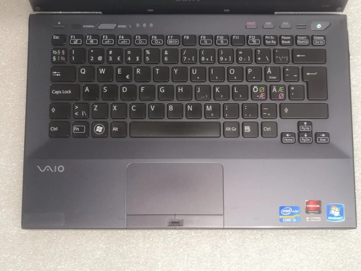 Ноутбук Sony Vaio VPCSB1X9E / 13.3" (1366x768) TN / Intel Core i5-2410M (2 (4) ядра по 2.3 - 2.9 GHz) / 6 GB DDR3 / 500 GB HDD / AMD Radeon HD 6470M, 512 MB DDR3, 64-bit / WebCam / DVD-ROM / Windows 10 Pro б/у - Фото 4 Ноутбук Sony Vaio VPCSB1X9E / 13.3" (1366x768) TN / Intel Core i5-2410M (2 (4) ядра по 2.3 - 2.9 GHz) / 6 GB DDR3 / 500 GB HDD / AMD Radeon HD 6470M, 512 MB DDR3, 64-bit / WebCam / DVD-ROM / Windows 10 Pro б/у - изображение 4