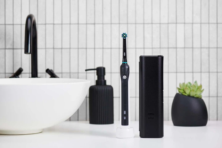 Електрична зубна щітка Oral-B Pro 750 Black (4210201219224_4210201218463) - зображення 4