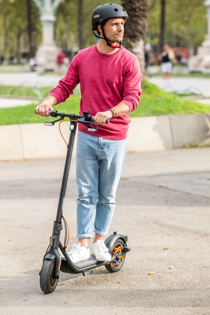 Hulajnoga elektryczna Segway Ninebot F40I Black (AA.00.0013.10) - obraz 9