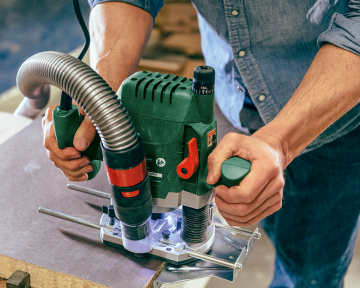 Фрезер Bosch POF 1400 ACE, Constant Electronic + Набор 6 фрез, 1400 Вт, переходник к пылесосу, чемодан (060326C801) - Фото 14 Фрезер Bosch POF 1400 ACE, Constant Electronic + Набор 6 фрез, 1400 Вт, переходник к пылесосу, чемодан (060326C801) - изображение 14