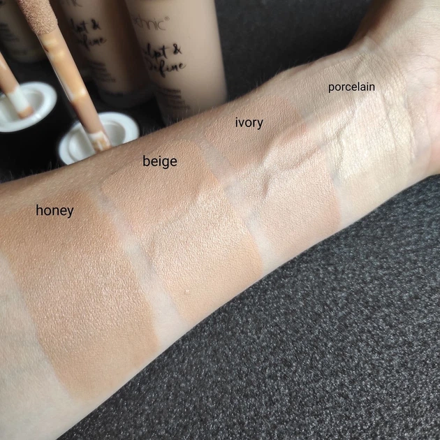 Тональний крем з матовим фінішем Technic Sculpt & Define Matte Finish Foundation "Porcelain" 30 мл. - Фото 2 Тональний крем з матовим фінішем Technic Sculpt & Define Matte Finish Foundation "Porcelain" 30 мл. - зображення 2
