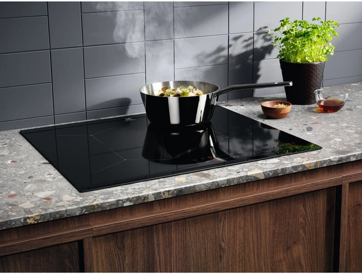 Варильна поверхня індукційна Electrolux EIS62443 - зображення 3