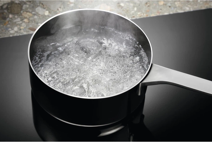 Варильна поверхня індукційна Electrolux EIS62443 - зображення 8
